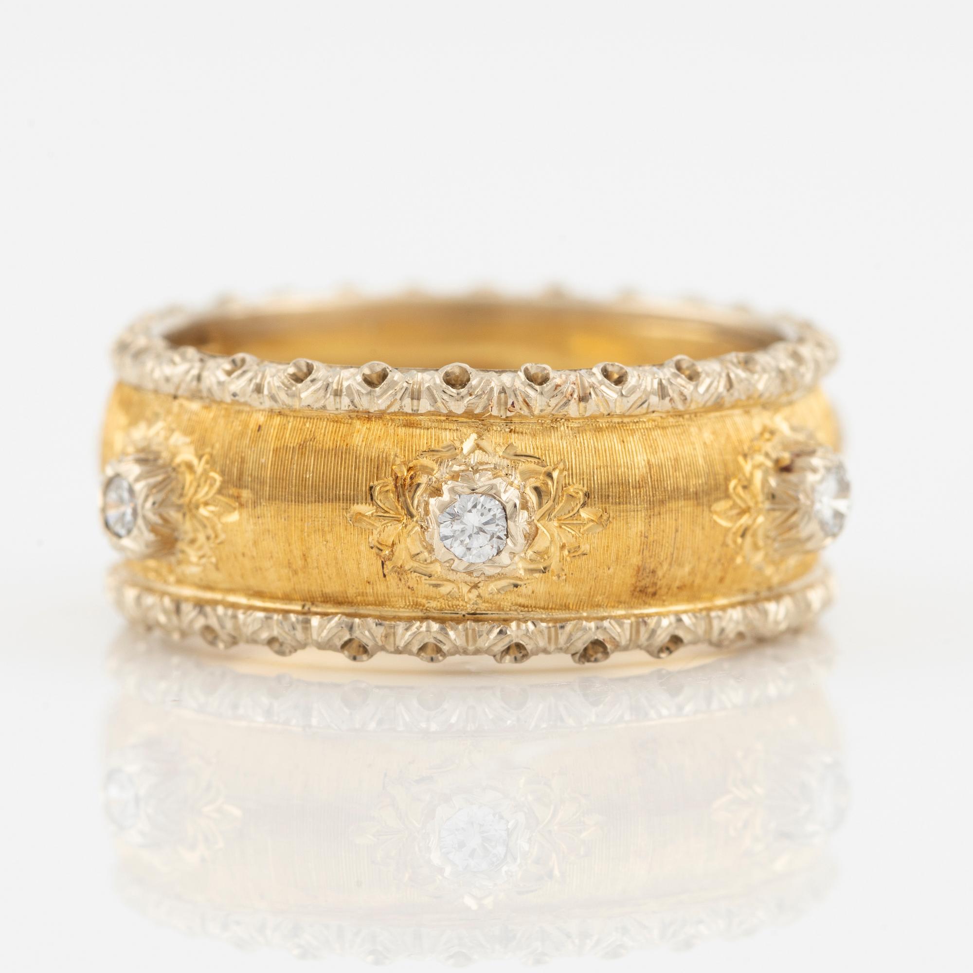 Ring, gold with brilliant-cut diamonds.