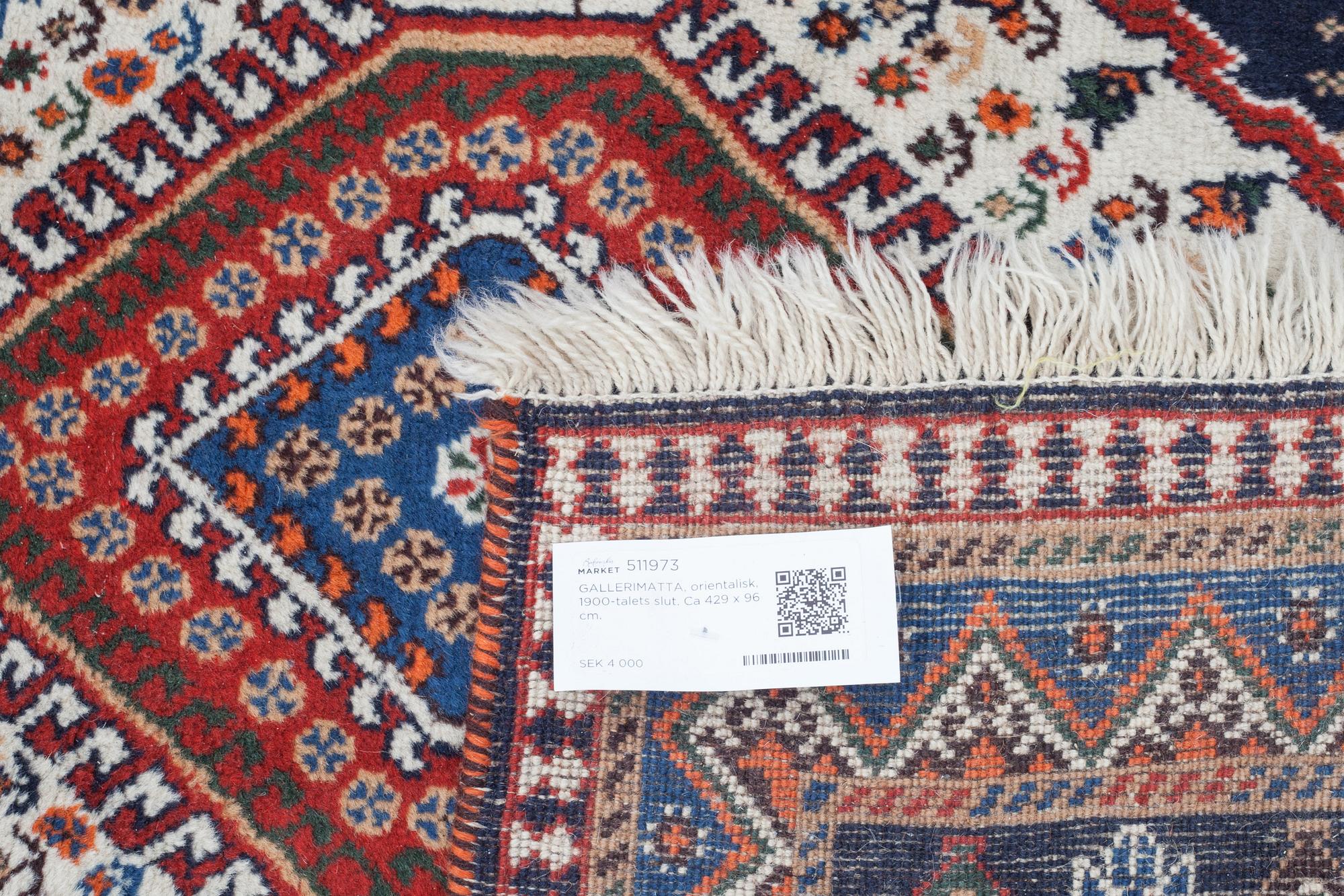 GALLERIMATTA, Shiraz, 1900-talets slut. Ca 429 x 96 cm.