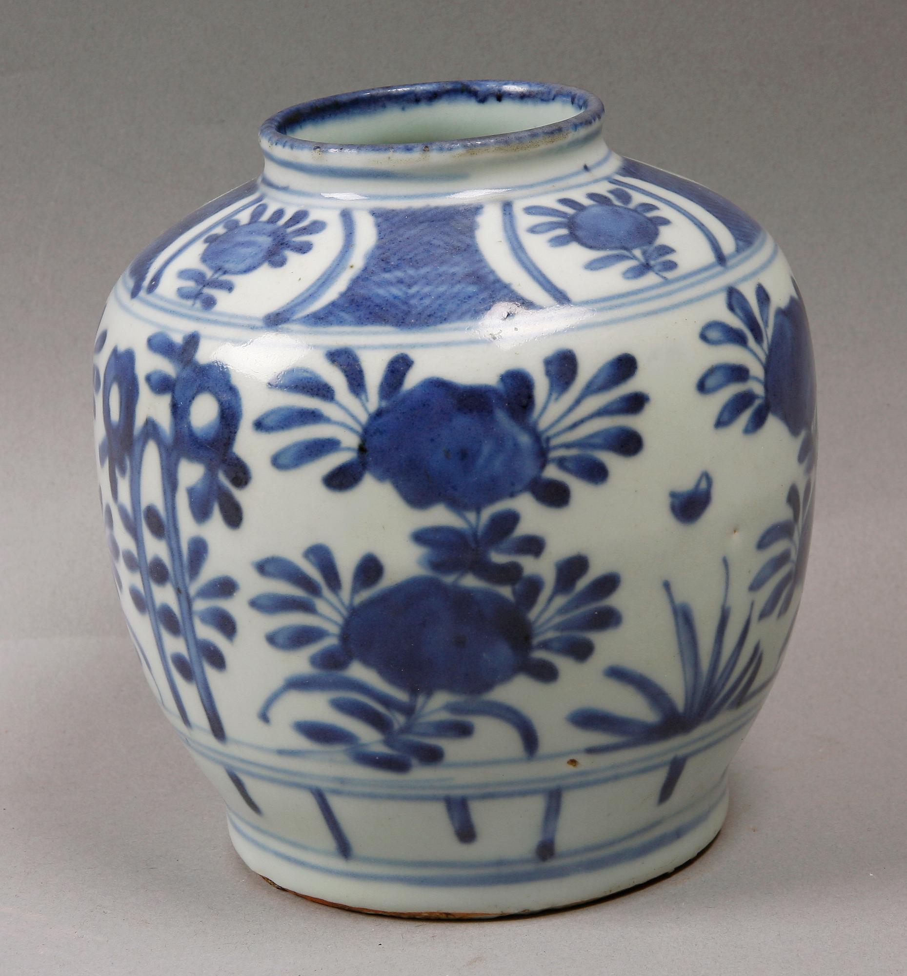 BOJAN, porslin, Kina. Ming. 1600-tal.