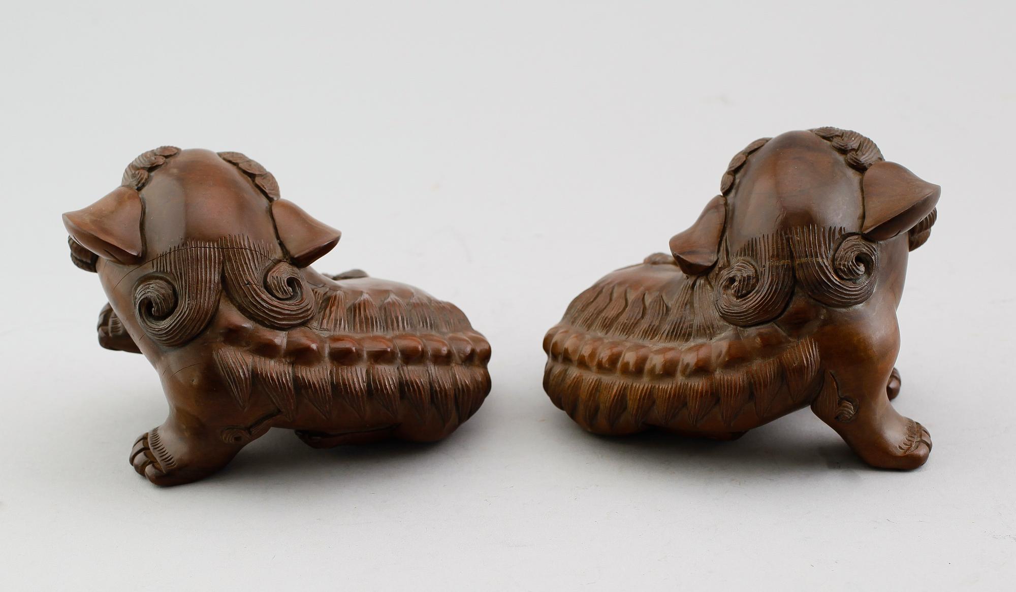 FIGURER, 1 par, snidat trä, Kina, 2000-tal.