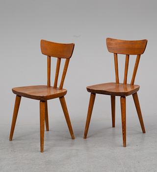 GÖRAN MALMVALL, a pair of pine chairs, Svensk Fur.