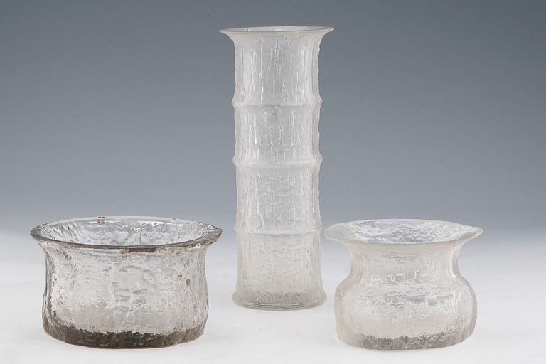 Timo Sarpaneva, TIMO SARPANEVA, A SET OF TWO VASES AND A BOWL.