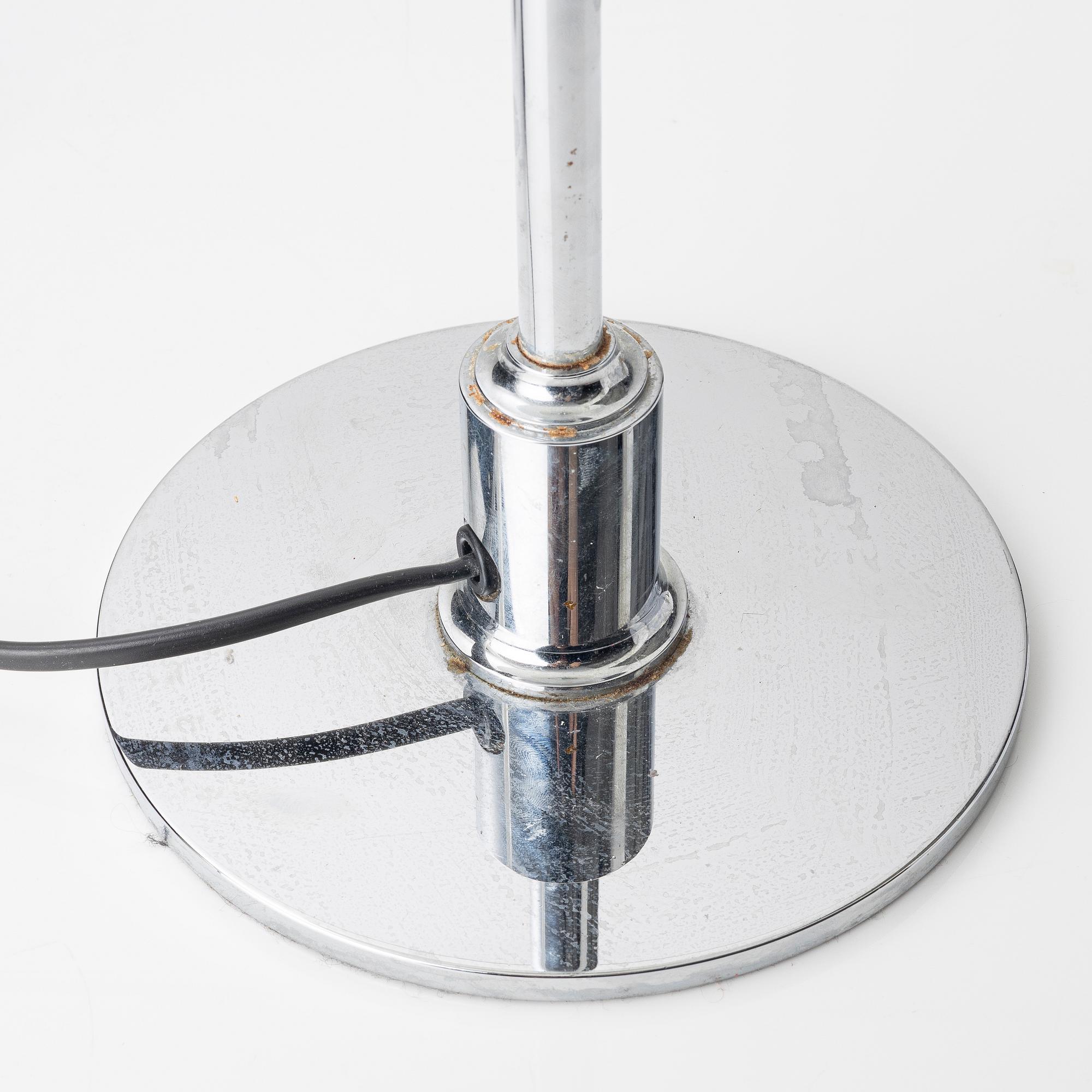 Poul Henningsen, bordslampa, "PH 3/2", Louis Poulsen, Danmark.