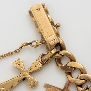Bracelet 18K gold with charms.