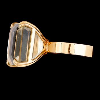 RING, 18K guld och gul sten, svenska stämplar, 1987. Vikt ca 12 g.