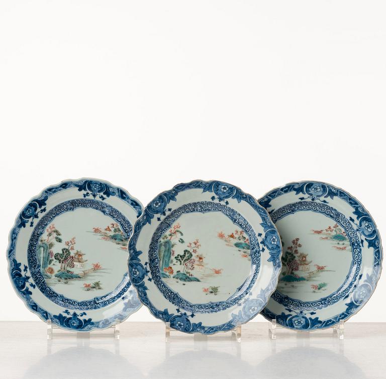 A part dinner service, Qing dynasty, Qianlong (1736-95). (19 pieces).