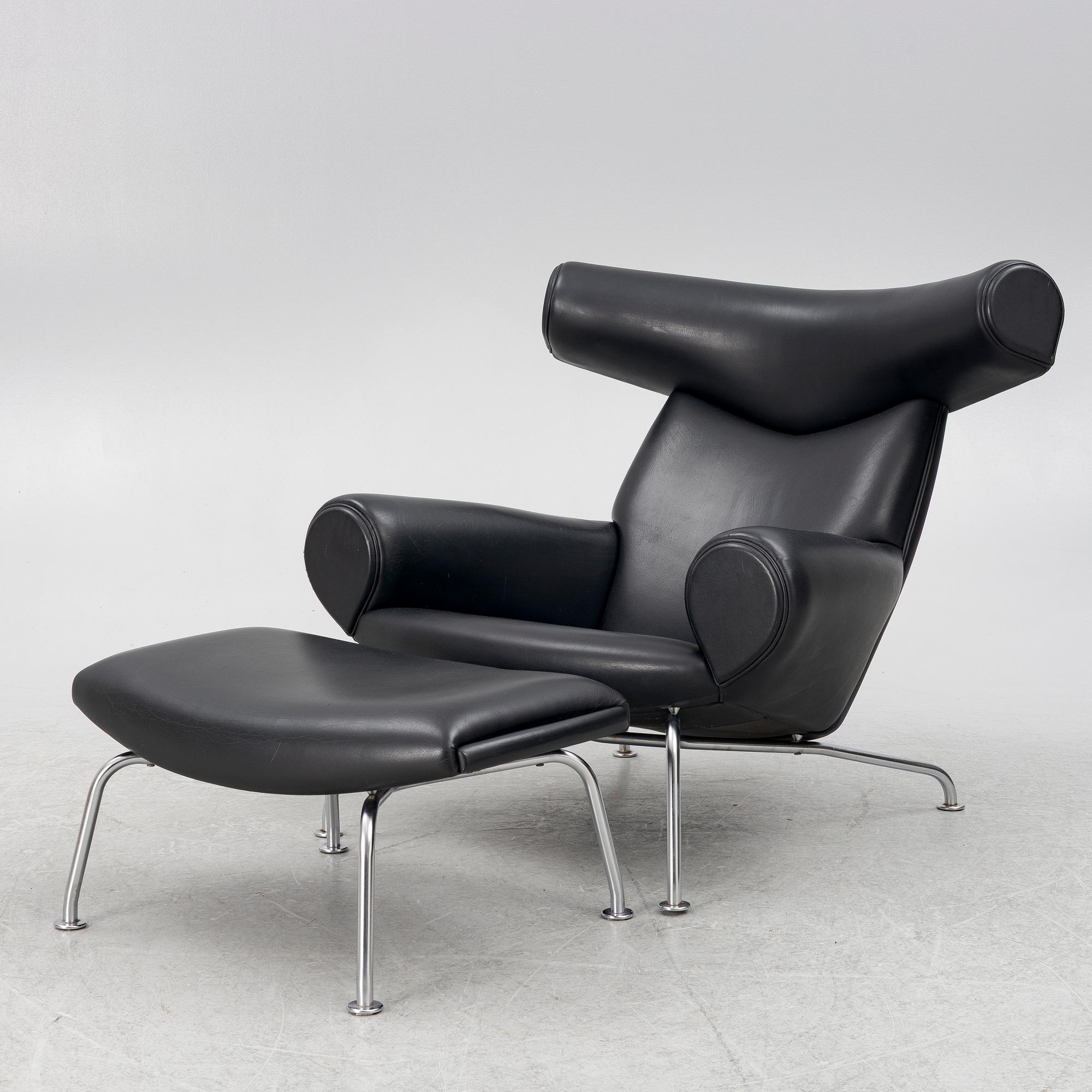 Hans J. Wegner, fåtölj med fotpall, "Ox Chair", EJ-100, Erik Jørgensen Møbelfabrik A/S, Svendborg, Danmark.