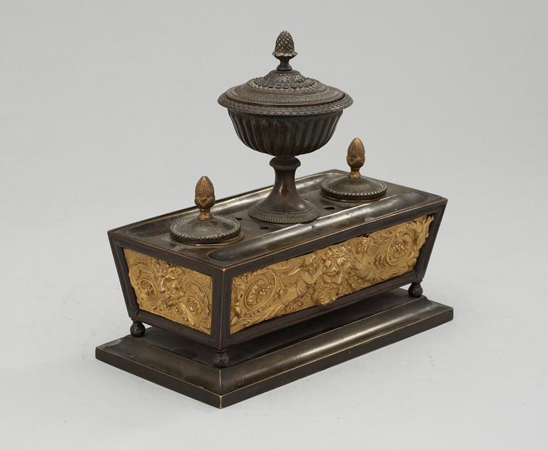 SKRIVSTÄLL, brons, empirestil, 1800-tal.