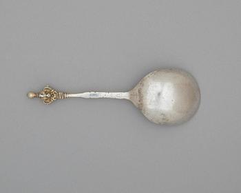 A Scandinavian 17th century parcel-gilt spoon, unmarked.