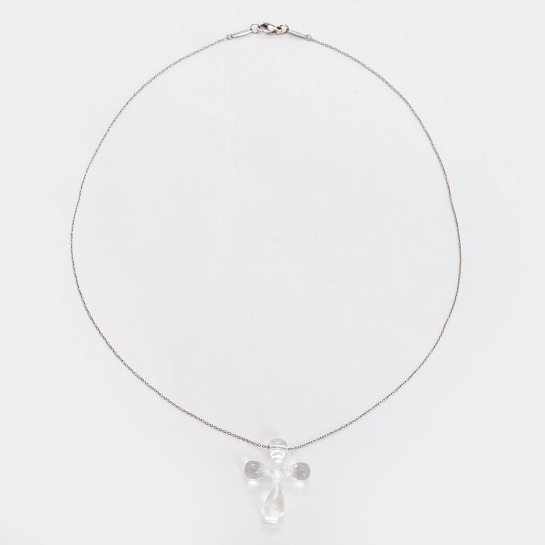 Tiffany & Co, Elsa Peretti, kaulakoru, risti, platinaa ja vuorikristallia.