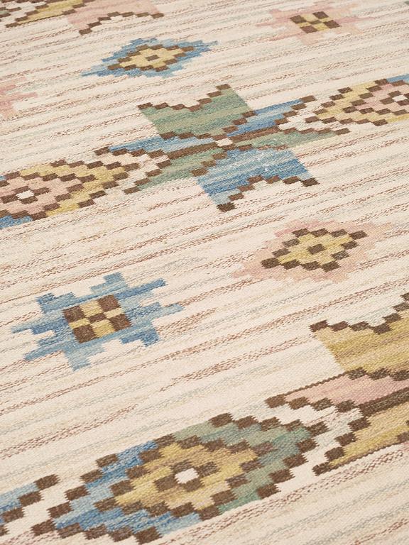 CARPET. "Vit botten". Flat weave. 352 x 250,5 cm. Signed MMF.