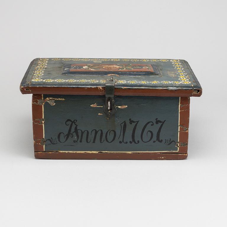 SKRIN med LOCK, allmoge. Bär årtal 1767.