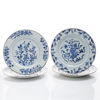 Tallrikar, 10 stycken, porslin. Qingdynastin, 1700--tal.