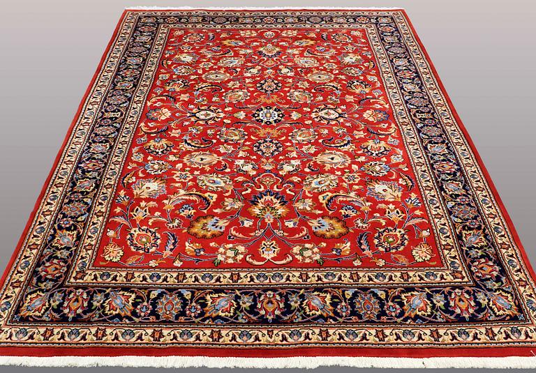 A carpet, Sarouk, ca 295 x 190 cm.