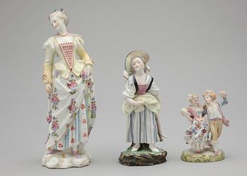 FIGURINER, porslin, bland annat troligen Sitzendorf, 1800-/1900-tal.