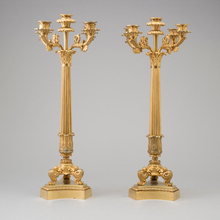 KANDELABRAR, ett par, förgylld brons, senempire, 1800-talets mitt.