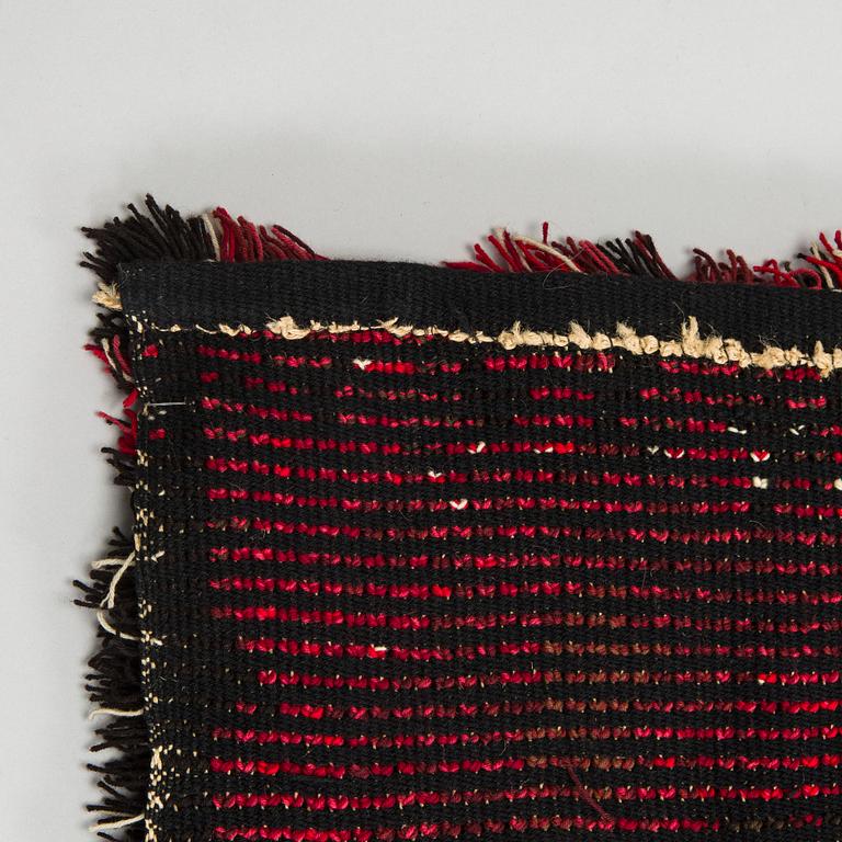 Veikko Roikonen, a Finnish ryijy-rug for Neovius. Circa 160 x 104 cm.
