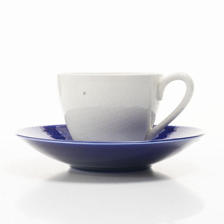 A 37 piece dinner service, "Blå eld", Rörstrand.