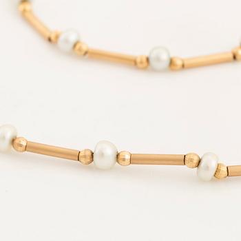 Halsband samt armband, med odlade pärlor, Balestra, Guldfynd.