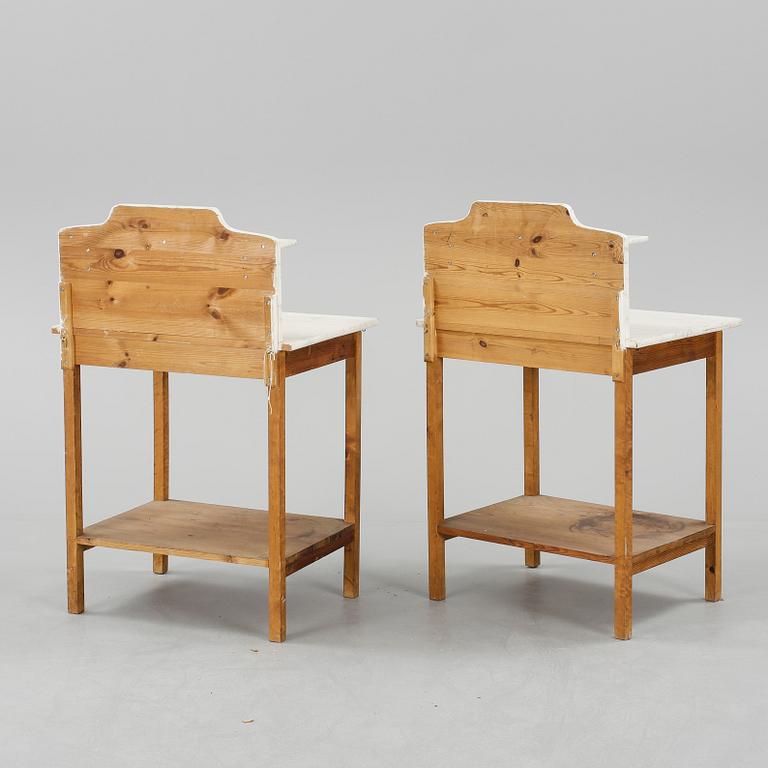 SÄNGBORD, ett par, 1910/20-tal.