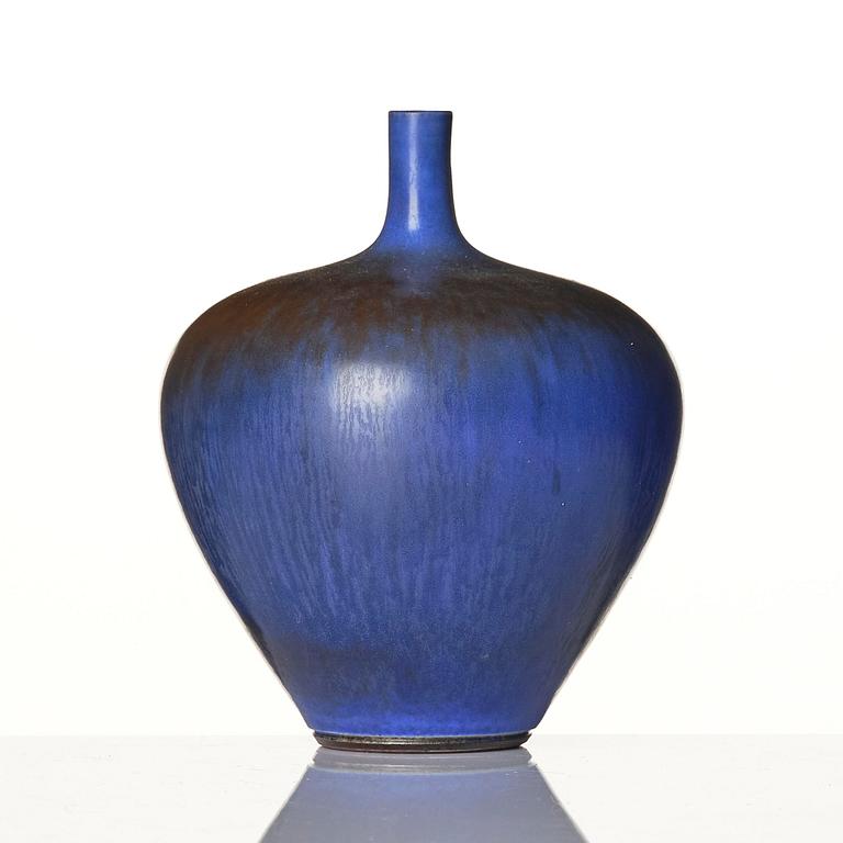 Berndt Friberg, a stoneware vase, Gustavsberg Studio, 1971.