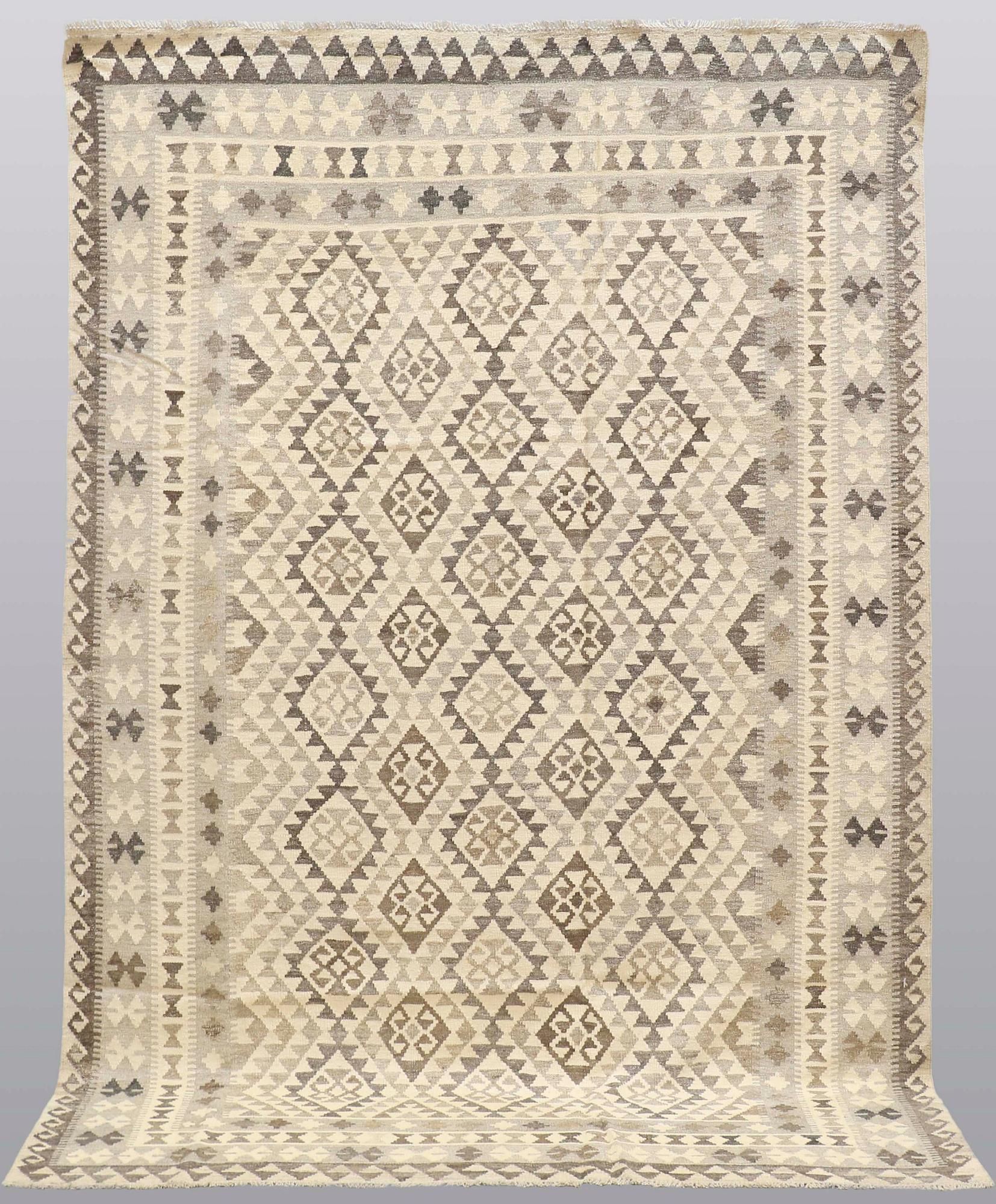 A Kelim carpet, 295 x 200 cm.