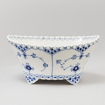 A lot of 103 pieces of "Musselmalet" porcelain, Royal Copenhagen.