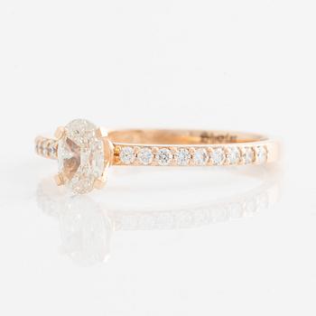 Ring 14K guld med en oval briljantslipad diamant.