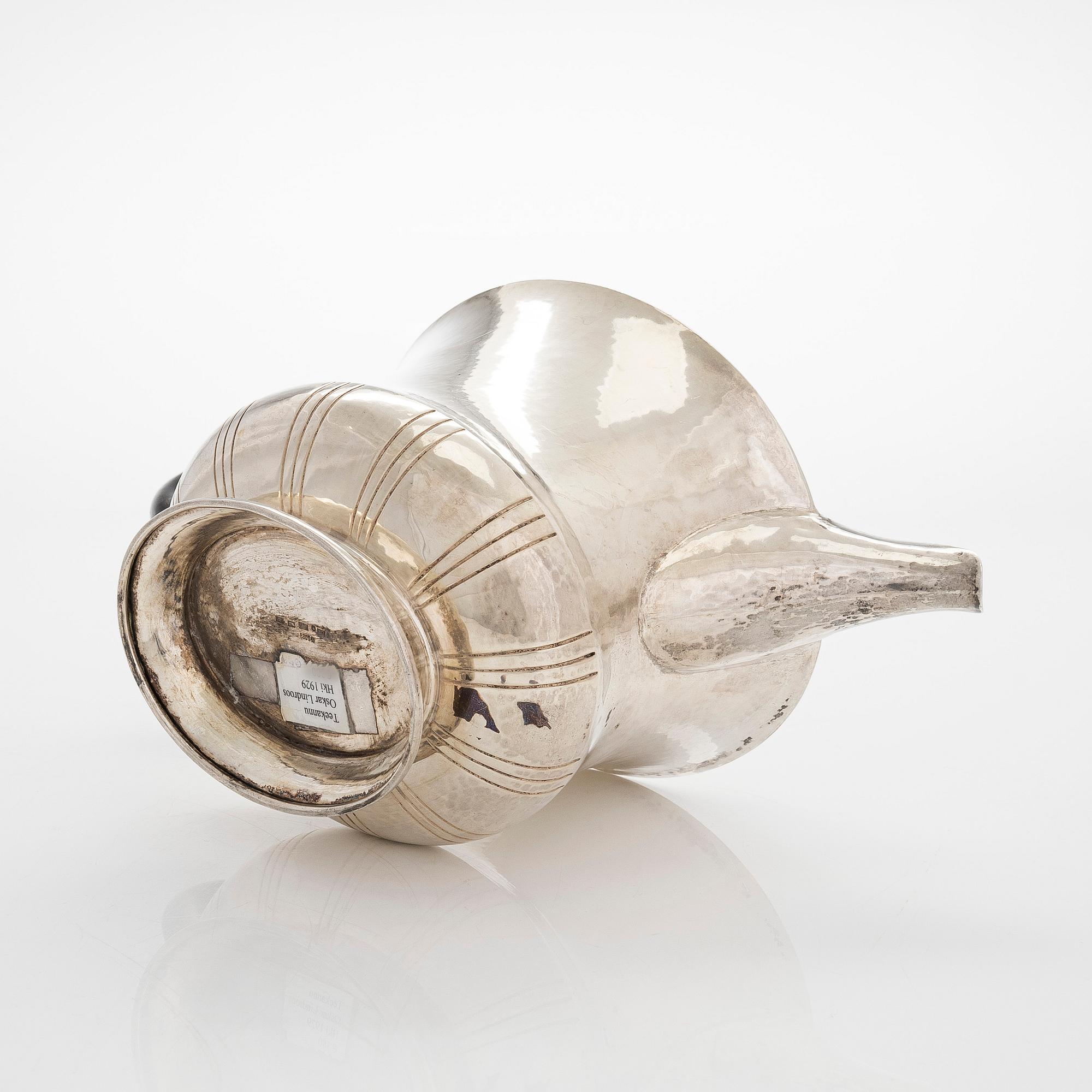 A silver teapot, import marked Oskar Lindroos, Helsinki 1929.