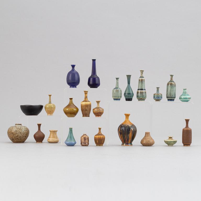 A set of 21 stoneware miniature vases and a bowl, including Höganäs.