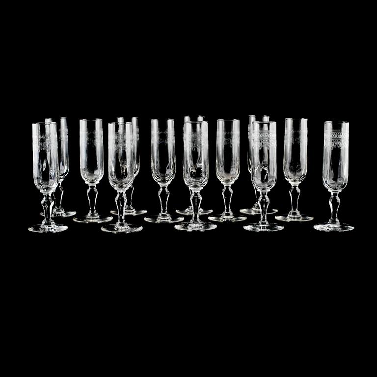 CHAMPAGNESTRUTAR, 13 st, glas, omkring år 1900.