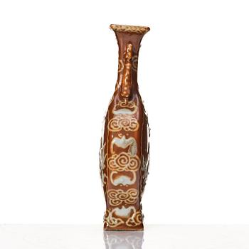 A Chinese slip decorated vase, Qing dynasty, 19th century.