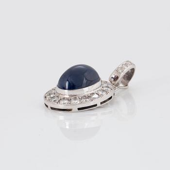 HÄNGE med en cabochonslipad safir samt briljantslipade diamanter.