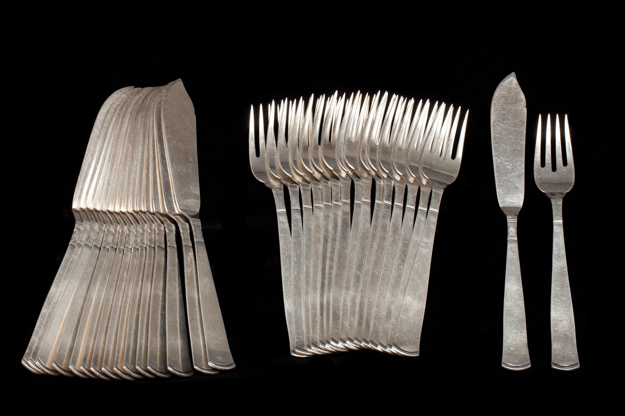 FISKBESTICK, silver, 32 delar, "Rosenholm", GAB, 1970-tal. Total vikt ca 1300 g.
