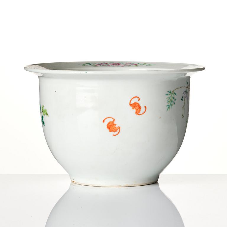 A Chinese famille rose jardiniere, Republic period, first half of the 20th century.