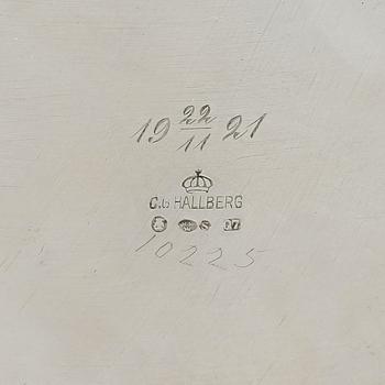 KAFFESERVIS, 3 delar, silver, importstämplar CG Hallberg, Stockholm, 1916, 1918 och 1919. Vikt ca 1015 gram.