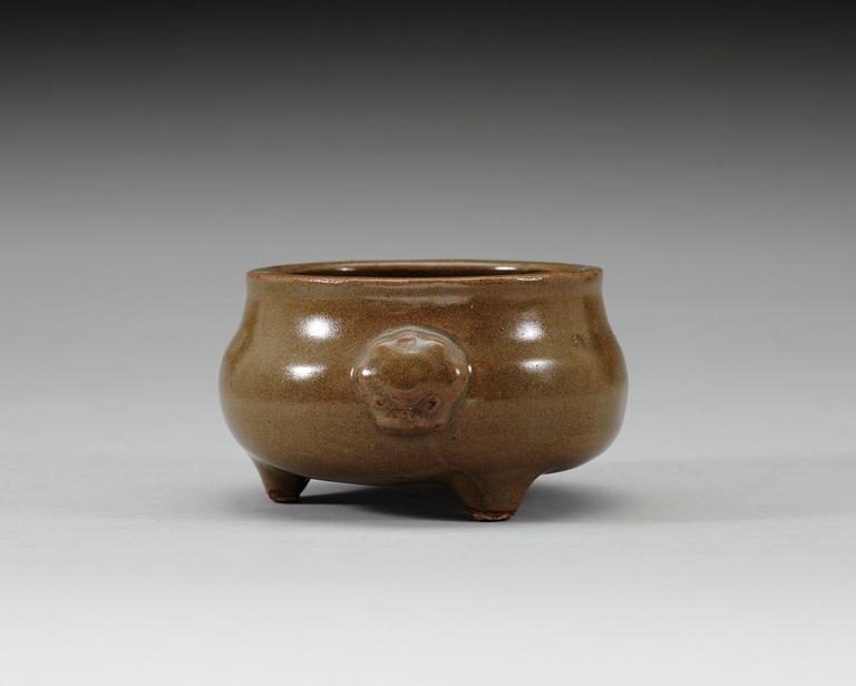 A teadust tripod censer, Qing dynasty, Qianlong (1736-95).