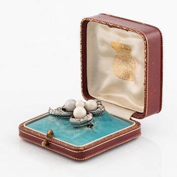 An antique shamrock pearl brooch.