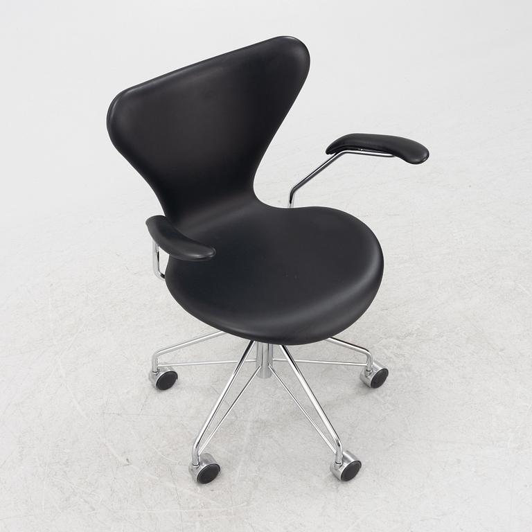 Arne Jacobsen, a a 'Sjuan' swivel chair, Fritz Hansen, Denmark, 2018.