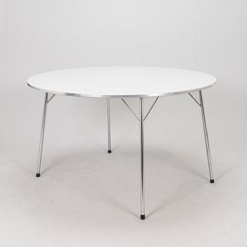 Arne Jacobsen, a 1970s '3600' diningtable for Fritz Hansen.