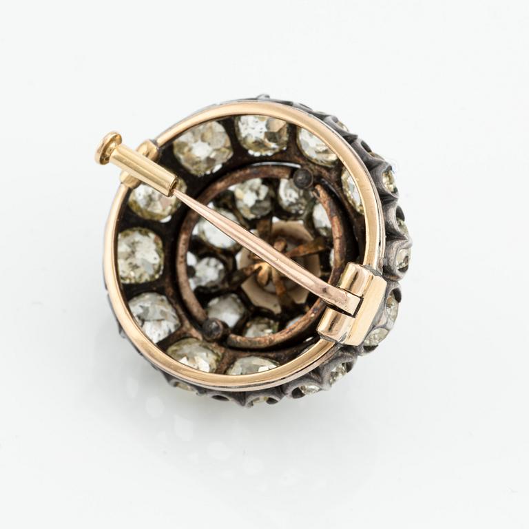 A silver and gold brooch, with cushion-cut diamonds and a pearl.