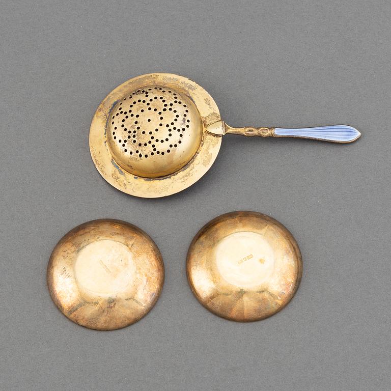 A mixed lot of 35 silver spoons, a tea strainer and two small dishes, parcel-gilt guilloché enamel, Norway, 20th century.