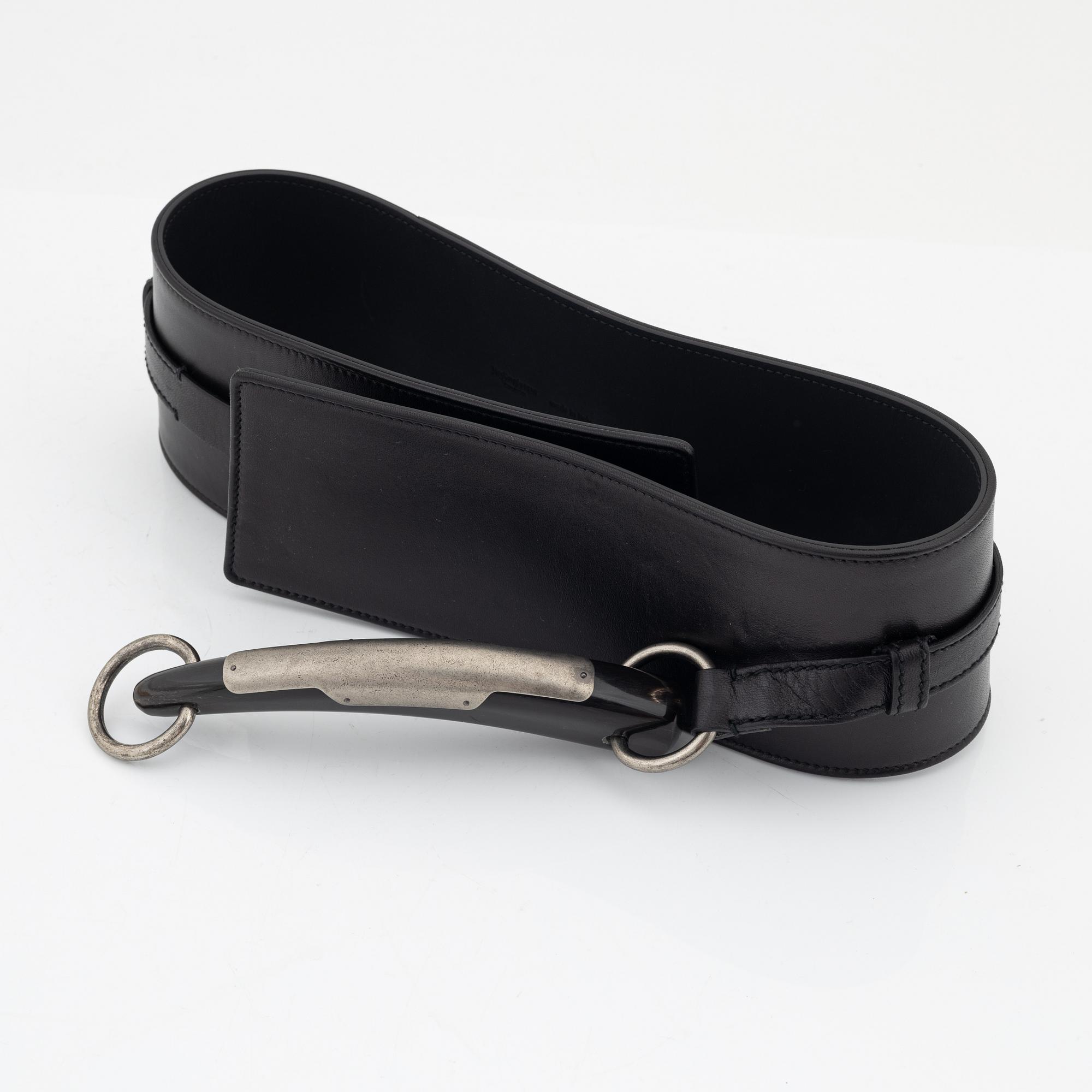 Yves Saint Laurent, a black leather and buckle belt, size 70.
