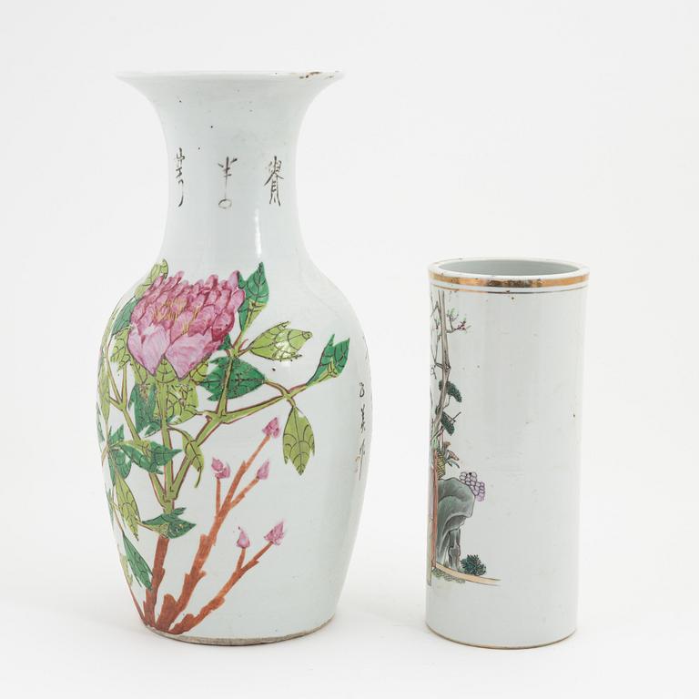 A set of two Chinese vases, 20th Century.