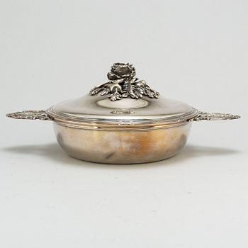 A French late 19th / early 20th century silver equelle and cover. Louis XVI-style.