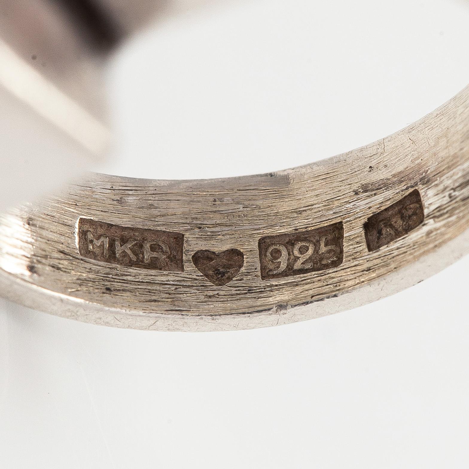 Helge Narsakka, ring, onyx, silver, Kaunis Koru, 1978.