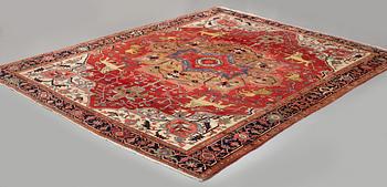 A carpet, semi- antique/old Heriz/Gorovan, ca 352 x 277 cm.