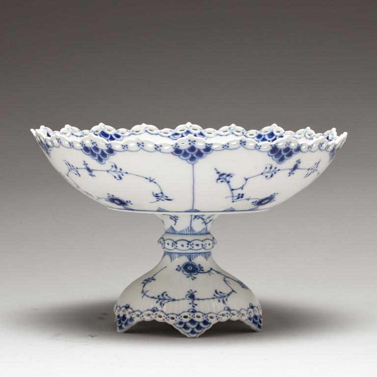 SKÅL på FOT, porslin, "Musselmalet", Royal Copenhagen.