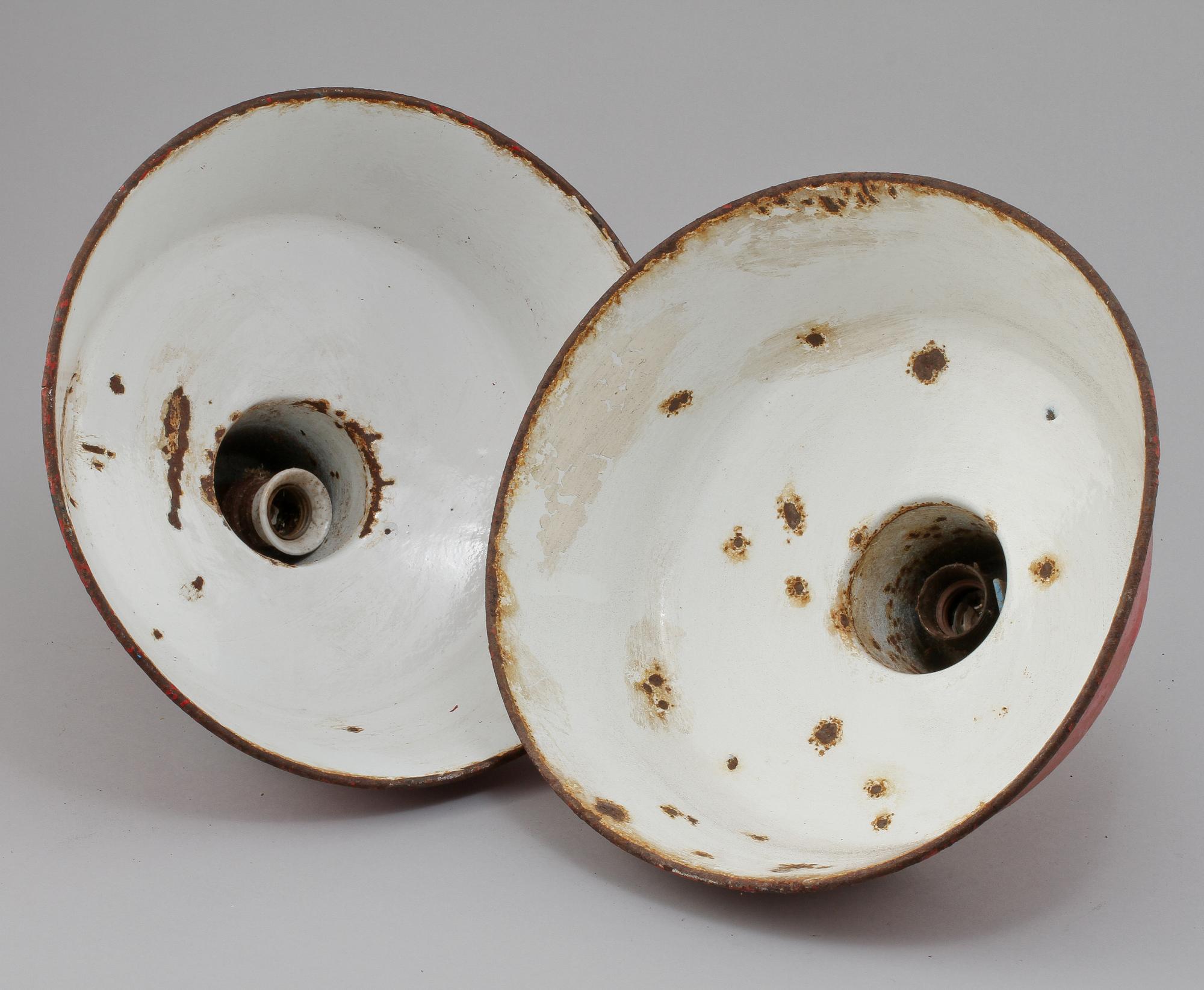 TAKLAMPOR, 2 st, 1900-talets första hälft. Höjd ca 25 cm.