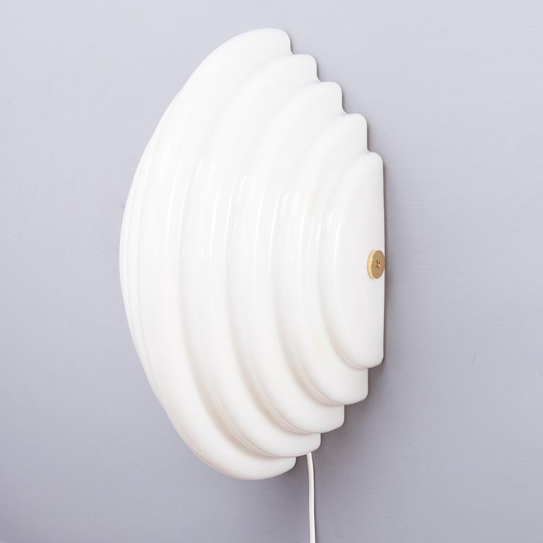 A "Kumo 2" wall lamp by  Kazuhide Takahma produced by Sirrah 1970:s.